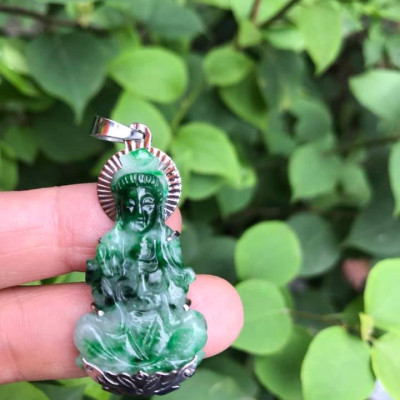 MẶT DÂY CHUYỀN PHẬT QUAN ÂM BỌC INOX ĐÁ CẨM THẠCH XANH NGỌC SƠN THUỶ TỰ NHIÊN ĐẸP LẮM  Size Vừa Cao 40mm x Ngang 21mm x Dầy 6mm  NỮ MỆNH MỘC HOẢ THUỶ Ạ