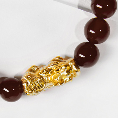 Vòng tay đá Garnet charm tỳ hưu bọc vàng 24k Ngọc Quý Gemstones