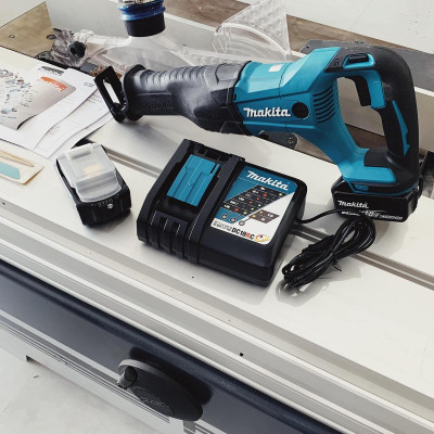 MÁY CƯA KIẾM DÙNG PIN (18V) 32MM (01 ĐẾ SẠC NHANH – 02 PIN 18V / 3.0AH) MAKITA DJR186RFE- HÀNG CHÍNH HÃNG