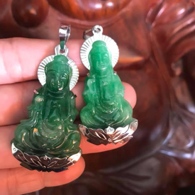 MẶT DÂY CHUYỀN PHẬT QUAN ÂM ĐEO CHUỖI BỌC INOX ĐÁ CẨM THẠCH XANH LÁ ĐỀU TỰ NHIÊN ĐẸP  Size Cao 44mm x Ngang 25mm x Dầy 6mm  NAM NỮ MỆNH MỘC HOẢ THUỶ