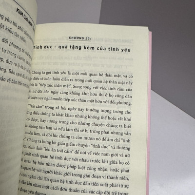 (Tặng kèm thiệp) HIỂU VỀ TÌNH YÊU – Nhiều tác giả - Hương Nghi dịch – NXB Văn học – AZ VietNam