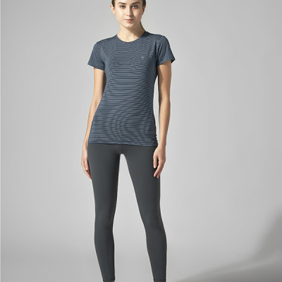 Áo Thể thao BASIC V NECK