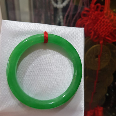 Vòng đeo Tay Đá Cẩm Thạch Lý K 48 Size vòng 48mm x dầy 7,2mm Xanh lá Nữ mệnh mộc hỏa thủy cân nặng 35kg - 48kg đeo đẹp ạ