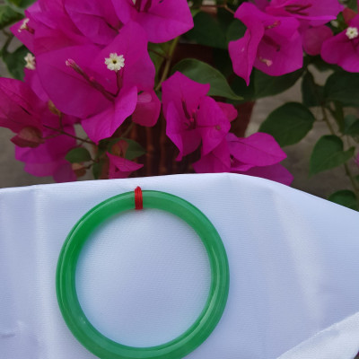 Vòng Tay Đá Cẩm Thạch Lý K49 Size vòng 49mm x dầy 7mm Xanh lá đều bóng thiệt đẹp Nữ mệnh mộc hỏa thủy cân nặng 45kg - 49kg đeo đẹp ạ