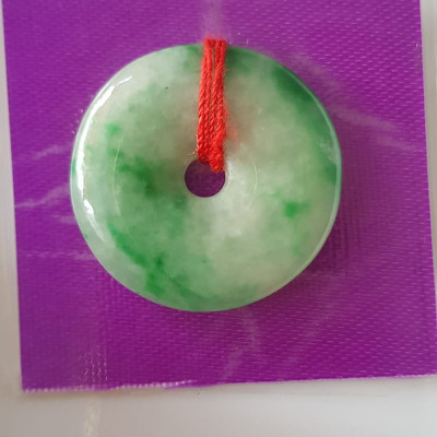 Mặt dây chuyền Đồng Điếu Đồng Tiền Mới AA Đẹp Đá Ngọc cẩm thạch tự nhiênMàu xanh lý trắng đậu bóng đẹp Size 28mm x dầy 5mmNữ bọc vàng đeo tốt may mắn đẹp sang ạ