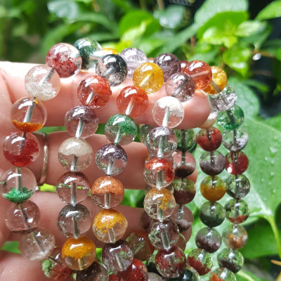 Chiếc Vòng Đá Thạch Anh Ưu Linh Ngũ Sắc Vip 10mm / 10li 100% đá tự nhiên cao cấp màu đa sắc tươi trong bóng thiệt xinh đẹp Nữ tất cả các mệnh đeo tốt đẹp may mắn, tài lộc và tốt cho sức khỏe ạ