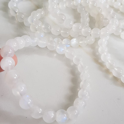 Vòng tay nữ moon trắng ánh xanh tự nhiên size hạt 8mm mới đẹp hợp nữ mệnh kim mệnh thuỷ đeo đẹp may mắn tốt sức khỏe công việc ạ