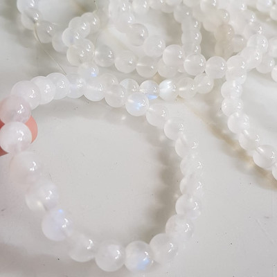 Vòng tay nữ moon trắng ánh xanh tự nhiên size hạt 8mm mới đẹp hợp nữ mệnh kim mệnh thuỷ đeo đẹp may mắn tốt sức khỏe công việc ạ