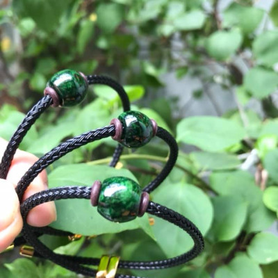 Vòng Tay Đá Cẩm thạch lu TRÒN xanh đậm dây đen kiểu xinh xắn bóng đẹp lắm Chất liệu hạt lu 100% đá cẩm thạch tự nhiên Hợp Nữ mệnh Thủy, Mộc, Hỏa ạ