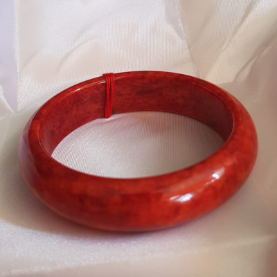 Vòng Cẩm Thạch mới Bản Hẹ Đỏ 56mm x cao 15mm x dầy 7,5mm màu đỏ bông bông đều đậm đẹp nữ mệnh hỏa mệnh thổ 54kg - 65kg đeo hợp ạ