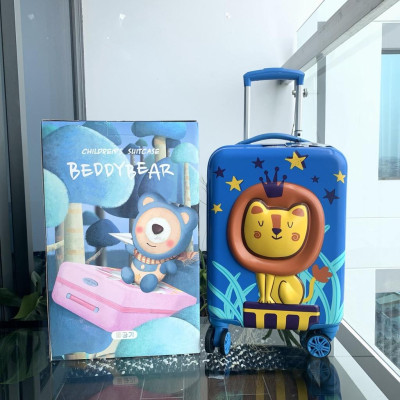 Vali Kéo Cho Trẻ Em BeddyBear - Size xách tay lên máy bay 17 inch - họa tiết Dập nổi 3D Sư Tử - Bánh xe đôi xoay 360 độ - Cần kéo hợp kim nhôm cao cấp - Bảo hành chính hãng 2 năm