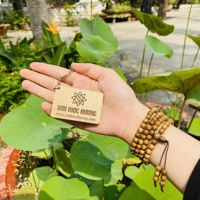 Vòng tay trầm hương tràng 108 hạt Tốc SƠN MỘC HƯƠNG tặng 1 mốc khóa SMH