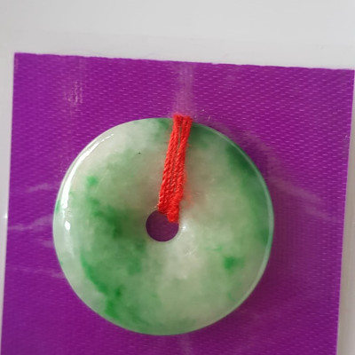 Mặt dây chuyền Đồng Điếu Đồng Tiền Mới AA Đẹp Đá Ngọc cẩm thạch tự nhiênMàu xanh lý trắng đậu bóng đẹp Size 28mm x dầy 5mmNữ bọc vàng đeo tốt may mắn đẹp sang ạ