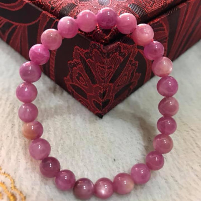 CHIẾC VÒNG NỮ TAY ĐÁ RUBBY HỒNG CÁNH SEN ĐẸP  SIZE VÒNG 7MM HỢP NỮ MỆNH HỎA MỆNH THỔ  100% ĐÁ RUBBY HỒNG TỰ NHIÊN Ạ