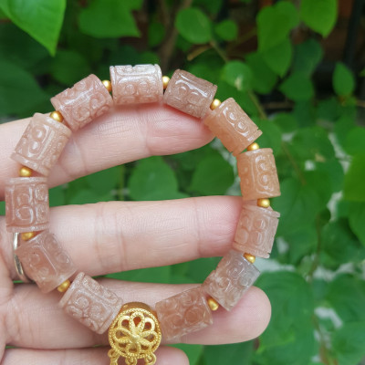 Vòng Charm đẹp tuyệt vời ông Mặt Trời   hàng cao cấp nhe cả nhà  Chất liệu đá mặt trời đẹp đúng với tên ạ  Màu hồng hồng đẹp sang như ánh bình minh luôn nhé