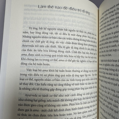 AYURVEDA - CÂN BẰNG THÂN TÂM TRÍ - Thực hành và khám phá những bí mật y học cổ xưa - Danny Cavanagh & Carol Willis -  Á Châu books