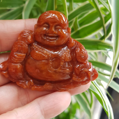 Mặt dây chuyền Nam Phật Di Lặc cười tươi ngồi cầm tiền như ý đá cẩm thạch tự nhiên đỏ huyết đậm sịn đẹp size Ngang 56mm cao 47mm dầy 8mm chuẩn hợp các anh mạng hỏa mạng thổ về bọc vàng lên đeo đẹp sang đỏ may mắn tài lộc cả năm ạ