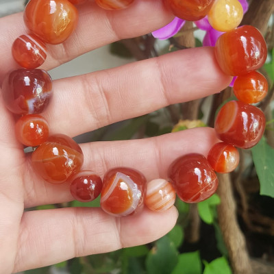 Vòng mã não đỏ kiểu hạt bầu tròn to 15mm nhỏ 10mm màu đỏ vân đẹp nam nữ mệnh hỏa mệnh thổ đeo đẹp ạ