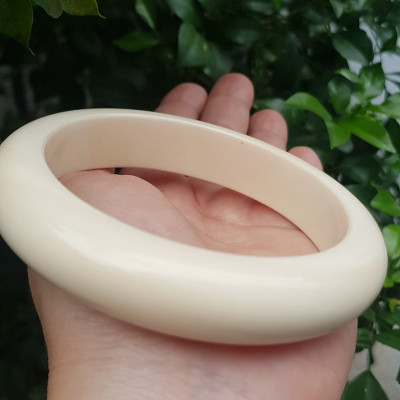 Vòng Tay Nam Bản hẹ Màu Trắng vân đẹp Ni 67mm x cao 16mm x dầy 11mm Nam tay tròn to nặng 78kg - 88kg đeo ạ