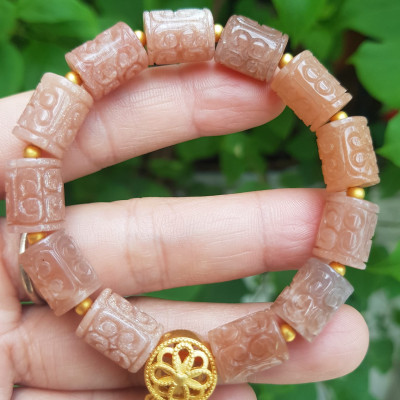 Vòng Charm đẹp tuyệt vời ông Mặt Trời   hàng cao cấp nhe cả nhà  Chất liệu đá mặt trời đẹp đúng với tên ạ  Màu hồng hồng đẹp sang như ánh bình minh luôn nhé