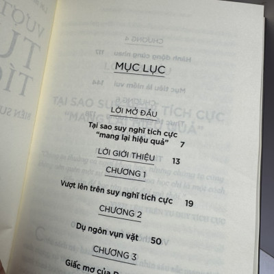 VƯỢT LÊN TRÊN TƯ DUY TÍCH CỰC: BIẾN SUY NGHĨ THÀNH HÀNH ĐỘNG (Lời Mở Đầu Của Tác Giả Mitch Horowitz Một Ấn Phẩm Của Quỹ Napoleon Hill) - Nhiều Tác Giả - Ngô Khiết dịch - Tân Việt Books