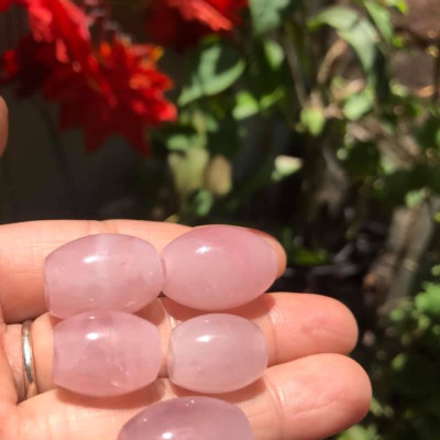 Mặt Dây Chuyền Viên LU ĐÁ THẠCH ANH HỒNG TỰ NHIÊN Bóng đẹp - freesize  Chất liệu 100% đá thiên nhiên loại đẹp ạ Rất hợp nữ mệnh HỎA THỔ Làm mặt dây chuyền và phối vòng tay ạ