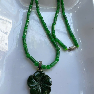 Bộ Dây Chuyền Trang Sức Sợi Trúc Kiểu Xanh Phối Mặt Bông Hoa Mai Đá Cẩm Thạch Tự Nhiên Xanh Ngọc Tự Nhiên Đậm Đẹp Nữ đeo lên cổ đẹp sang quà tặng Mẹ tặng vợ người thân ý nghĩa ạ