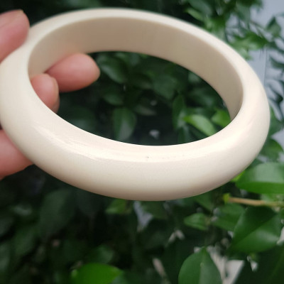 Vòng Tay Nam Bản hẹ Màu Trắng vân đẹp Ni 67mm x cao 16mm x dầy 11mm Nam tay tròn to nặng 78kg - 88kg đeo ạ