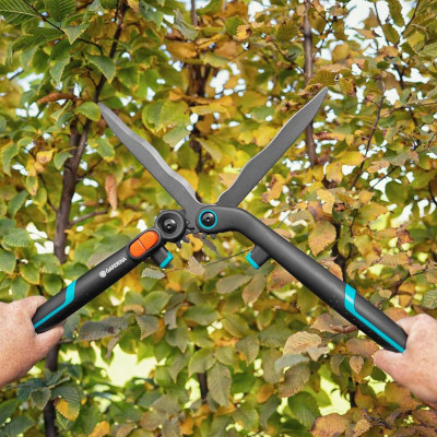 Kéo tỉa hàng rào cây cảnh bánh răng cộng lực Gardena 12303-20