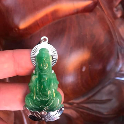 MẶT DÂY CHUYỀN PHẬT QUAN ÂM ĐEO CHUỖI BỌC INOX ĐÁ CẨM THẠCH XANH LÁ ĐỀU TỰ NHIÊN ĐẸP  Size Cao 44mm x Ngang 25mm x Dầy 6mm  NAM NỮ MỆNH MỘC HOẢ THUỶ