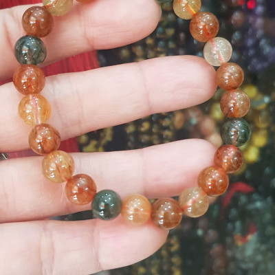  Vòng tay phong thuỷ may mắn đá thạch anh tóc tam tài màu bóng đẹp lắm size hạt vòng 8mm đá tự nhiên đeo tốt sức khoẻ, may mắn, tốt cho công việc đeo lên tay bóng đẹp màu rất xinh đẹp ạ
