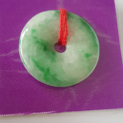 Mặt dây chuyền Đồng Điếu Đồng Tiền Mới AA Đẹp Đá Ngọc cẩm thạch tự nhiênMàu xanh lý trắng đậu bóng đẹp Size 28mm x dầy 5mmNữ bọc vàng đeo tốt may mắn đẹp sang ạ