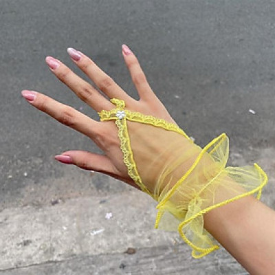 Găng tay xỏ ngón màu vàng