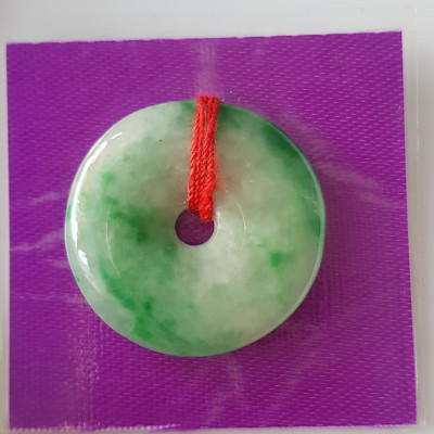 Mặt dây chuyền Đồng Điếu Đồng Tiền Mới AA Đẹp Đá Ngọc cẩm thạch tự nhiênMàu xanh lý trắng đậu bóng đẹp Size 28mm x dầy 5mmNữ bọc vàng đeo tốt may mắn đẹp sang ạ