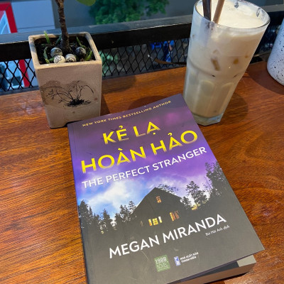 Kẻ Lạ Hoàn Hảo - Thị Trấn Nhỏ Với Những Bí Mật Lớn