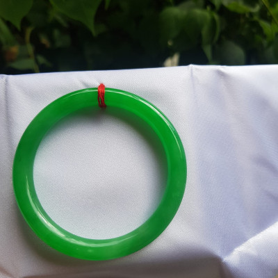 Vòng tay đá cẩm thạch Lý K 49A Sao size 49mm x 7mm  Màu xanh lá bóng đẹp mạng Mộc Hỏa ạ  Nữ tay nhỏ 45kg - 49kg đeo trẻ đẹp ạ