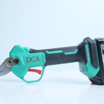 MÁY CẮT TỈA KHÔNG CHỔI THAN DÙNG PIN 20V/2AH*2 DCA ADYD25BM - HÀNG CHÍNH HÃNG