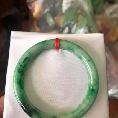 VÒNG VIP LÝ SƠN THUỶ SAO 48 dầy 7mm  ĐÁ CẨM THẠCH TỰ NHIÊN MÀU XANH BÔNG  MƯỢT LÊN TAY ĐEO RẤT SANG NỮ TAY NHỎ MẠNG MỘC HỎA 35KG ĐẾN 49KG ĐEO 