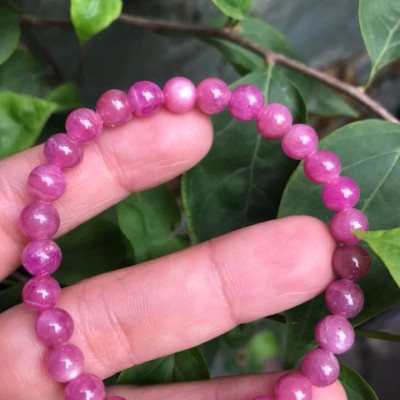 VÒNG TAY ĐÁ RUBBY HỒNG TƯƠI Size 6MM XINH ĐẸP  HỢP NỮ MỆNH HOẢ THỔ  100% ĐÁ TỰ NHIÊN NỮ ĐEO SANG LẮM Ạ