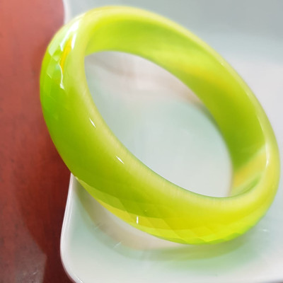 Vòng tay bản hẹ đá mắt mèo giác xanh đợt chuối tươi sáng mới đẹp lạ vòng Ni 55mm x Cao 15mm x dầy 7mm nữ mệnh mộc mệnh hoả 52kg - 56kg  đeo rẻ đẹp