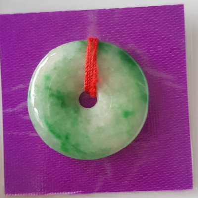 Mặt dây chuyền Đồng Điếu Đồng Tiền Mới AA Đẹp Đá Ngọc cẩm thạch tự nhiênMàu xanh lý trắng đậu bóng đẹp Size 28mm x dầy 5mmNữ bọc vàng đeo tốt may mắn đẹp sang ạ