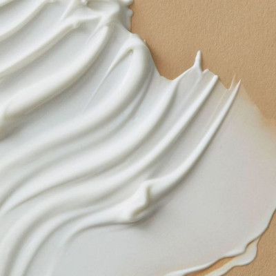 Kem Dưỡng Ẩm Da Tay Chiết Xuất Dầu Ngựa Và Ý Dĩ Hatomugi Hand Cream (Tuýp 60 G)