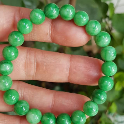 Vòng tay phong thủy đá cẩm thạch xanh tươi size hạt 8mm hay 8li màu xanh ngọc tươi trẻ đẹp nữ mệnh mộc mệnh hỏa mệnh thủy ạ