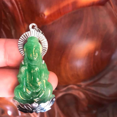 MẶT DÂY CHUYỀN PHẬT QUAN ÂM ĐEO CHUỖI BỌC INOX ĐÁ CẨM THẠCH XANH LÁ ĐỀU TỰ NHIÊN ĐẸP  Size Cao 44mm x Ngang 25mm x Dầy 6mm  NAM NỮ MỆNH MỘC HOẢ THUỶ