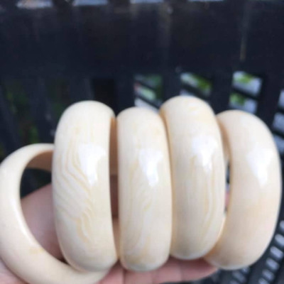 VÒNG TAY NAM GIẢ NGÀ HAY GỌI LÀ XƯƠNG MỸ NGHỆ BẢN VÂN TRƠN  SIZE VÒNG 60mm x cao 20mm x dầy 13mm  NAM 53KG - 60KG ĐEO ĐẸP Ạ