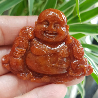 Mặt dây chuyền Nam Phật Di Lặc cười tươi ngồi cầm tiền như ý đá cẩm thạch tự nhiên đỏ huyết đậm sịn đẹp size Ngang 56mm cao 47mm dầy 8mm chuẩn hợp các anh mạng hỏa mạng thổ về bọc vàng lên đeo đẹp sang đỏ may mắn tài lộc cả năm ạ