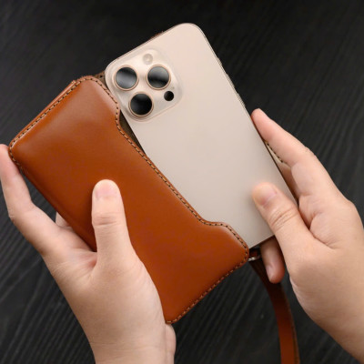 Bao da nắp ngang dành cho iPhone 16 Serie hiệu Khắc Tên , chất liệu da bò - Hàng chính hãng 