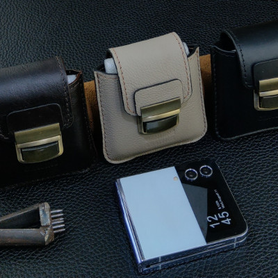 Bao da đeo lưng và cầm tay IONECASE Z Flip, Z Flip3,4,5 da bò thật may thủ công - Hàng chính hãng