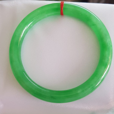 Vòng tay nữ đá cẩm thạch Lý Trong A 55mm x cọng 8mm Màu Xanh lá tươi sáng bóng đều cả vòng rất đẹp Nữ 54kg - 63kg đeo mệnh Mộc mệnh Hỏa mệnh Thủy ạ