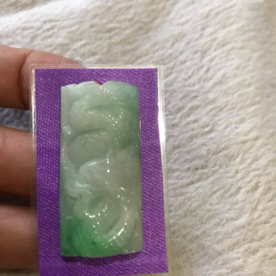 MẶT DÂY CHUYỀN TRẠM RỒNG KIỂU MỚI NAM ĐEO  HÌNH ỐNG DÀI ĐÁ CẨM THẠCH TỰ NHIÊN MÀU TRẮNG XANH NHẸ dài 38,5mm x ngang 18,7mm